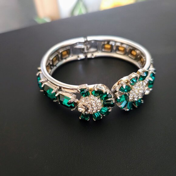 Vintage Emerald Green Rhinestone Art Deco Style Hinged Clamper Bracelet - Picture 8 of 11
